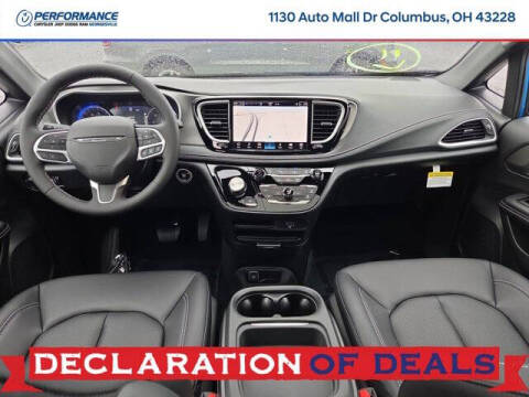 2027 Chrysler Pacifica Select