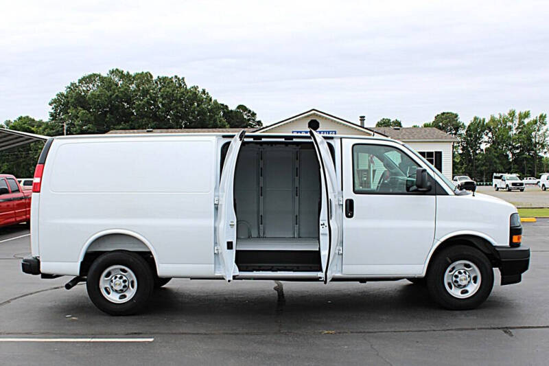 2025 Chevrolet Express 3500