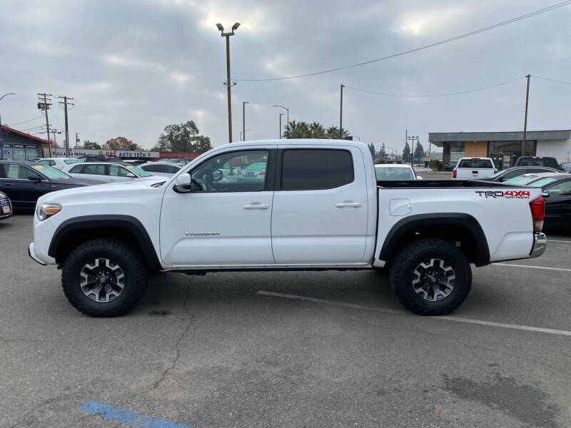 2017 Toyota Tacoma TRD Off Road photo 6