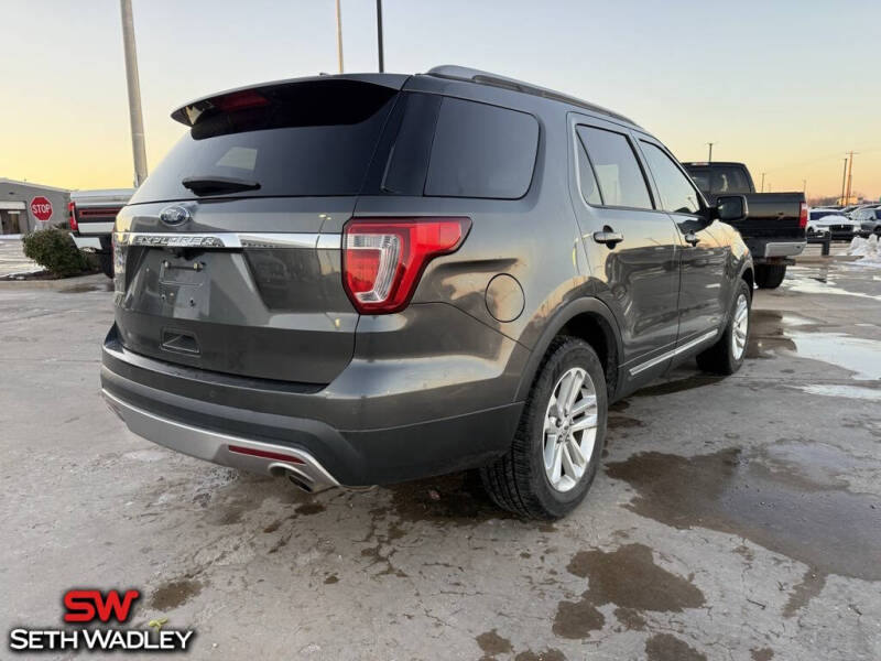 2017 Ford Explorer XLT photo 9