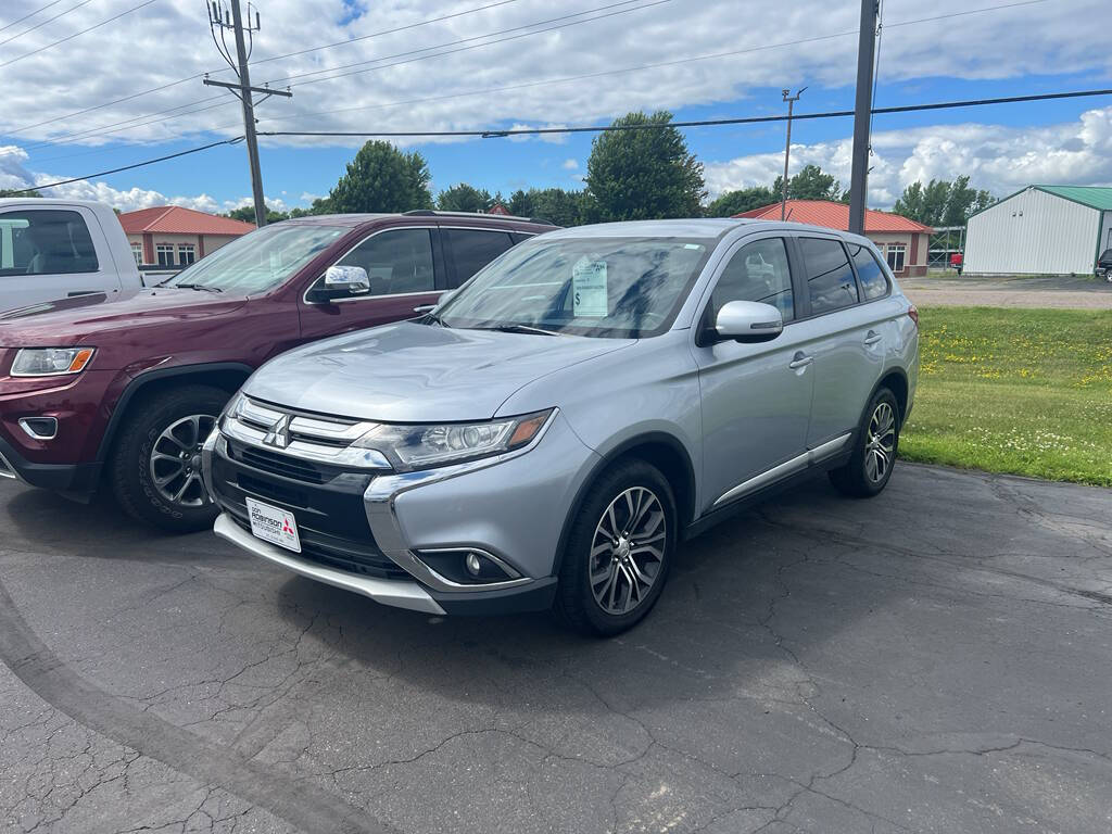 Silver 2016 Mitsubishi Outlander SE AWD SE 4dr SUV 1