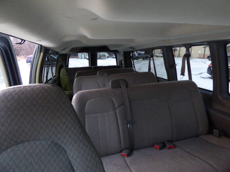 2009 Chevrolet Express LS photo 14