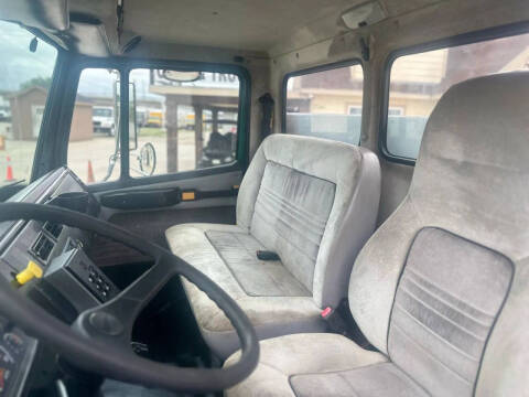 2001 Freightliner FL70