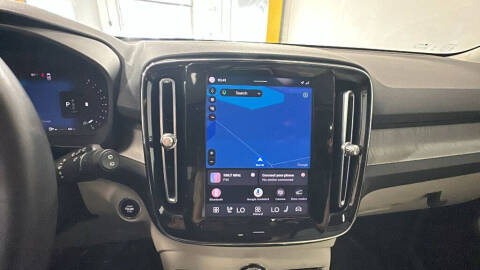 2023 Volvo XC40 B5 Plus Bright Theme