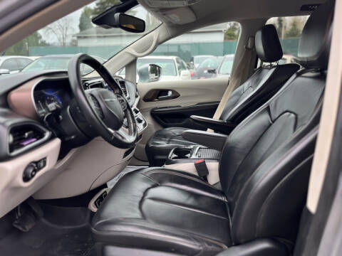 2017 Chrysler Pacifica Touring-L Plus