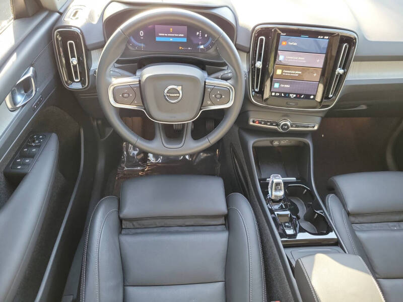 2024 Volvo XC40 B5 Plus Dark Theme