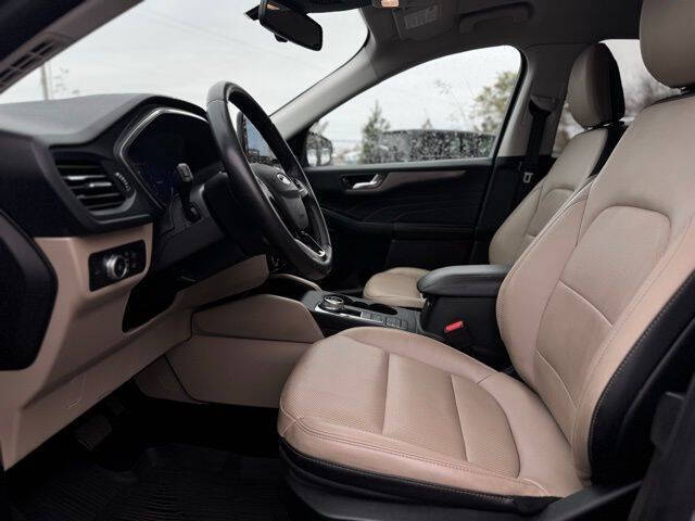 2022 Ford Escape Titanium