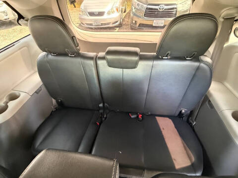 2013 Toyota Sienna SE 8-Passenger
