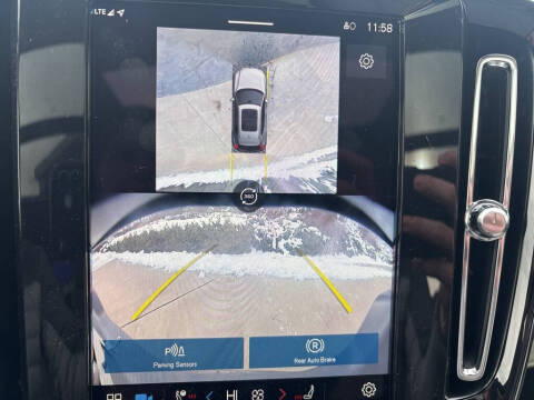 2025 Volvo XC40 B5 Plus Dark Theme