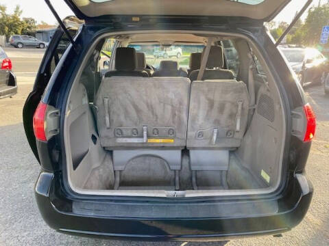 2009 Toyota Sienna LE 8-Passenger