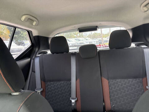2021 Nissan Kicks SR
