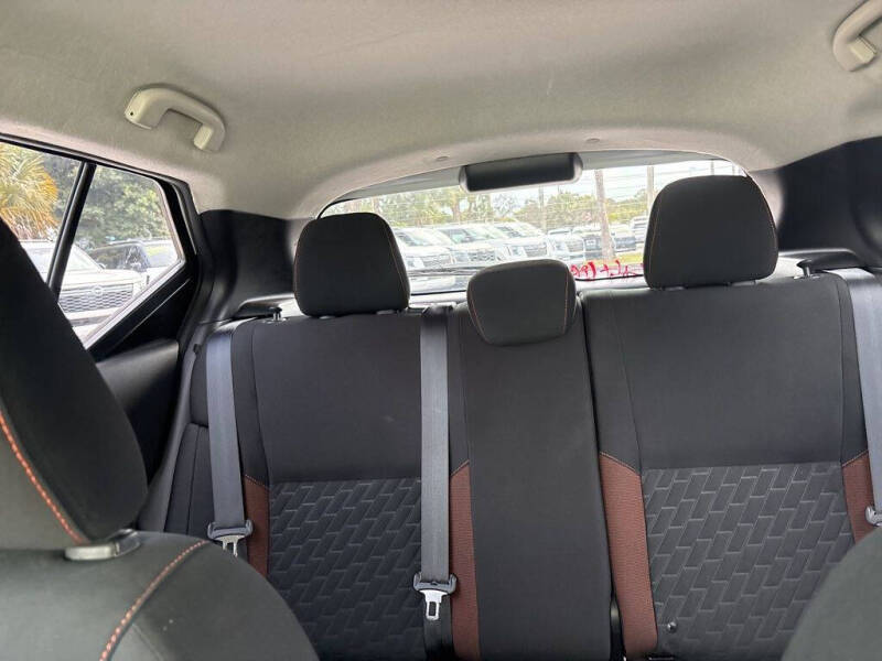 2021 Nissan Kicks SR