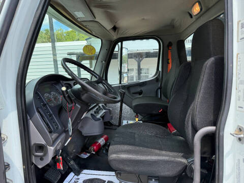 2017 Freightliner M2 106