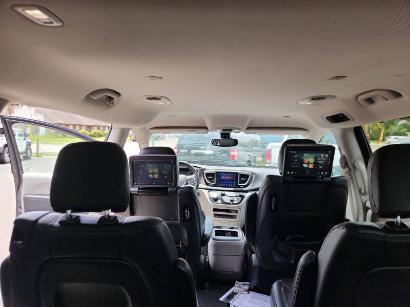 2017 Chrysler Pacifica Touring-L Plus