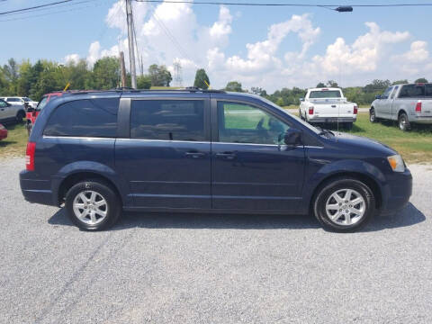 2008 Chrysler Town and Country for sale at CAR-MART AUTO SALES in Maryville TN