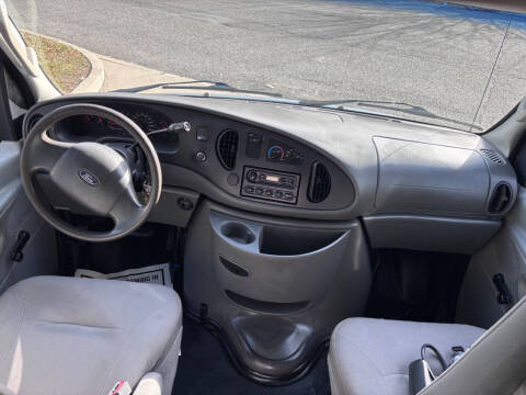 2005 Ford E-Series E-350 SD