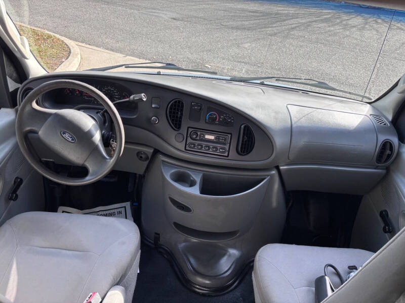 2005 Ford E-Series E-350 SD