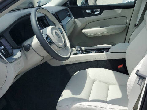 2025 Volvo XC60 B5 Plus Dark Theme