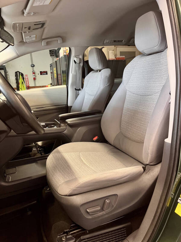 2021 Toyota Sienna LE 8-Passenger