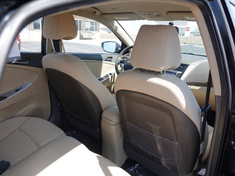 2012 Hyundai Accent GLS