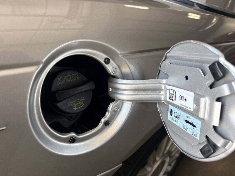 2004 Ford Thunderbird Deluxe