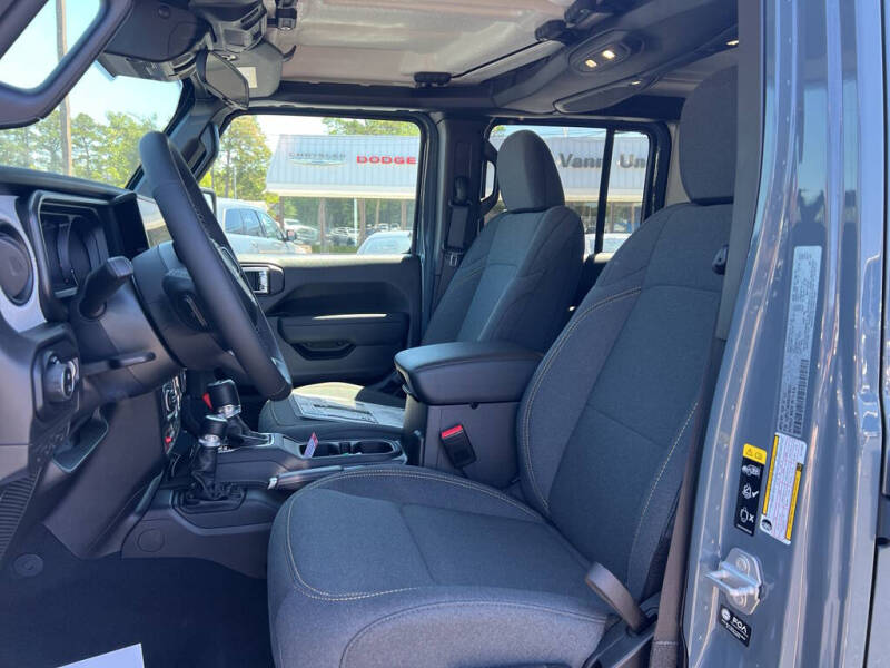 2025 Jeep Gladiator Sport