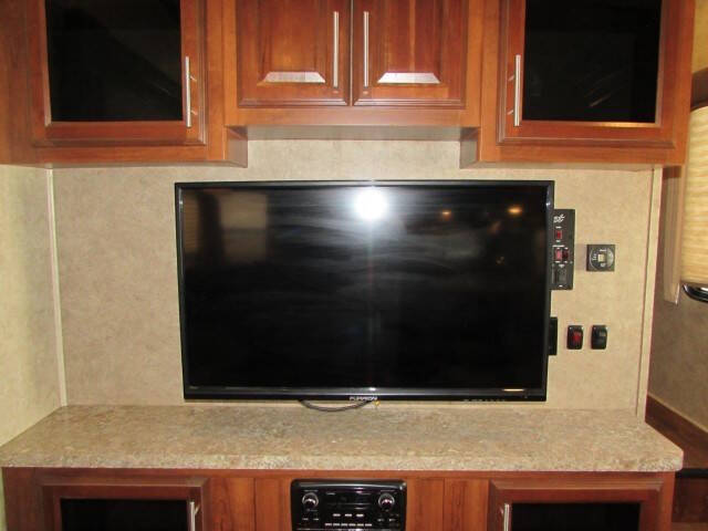 2016 Forest River F282RKX