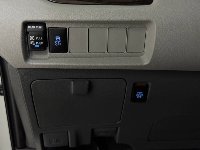 2020 Toyota Sienna XLE Premium 8-Passenger