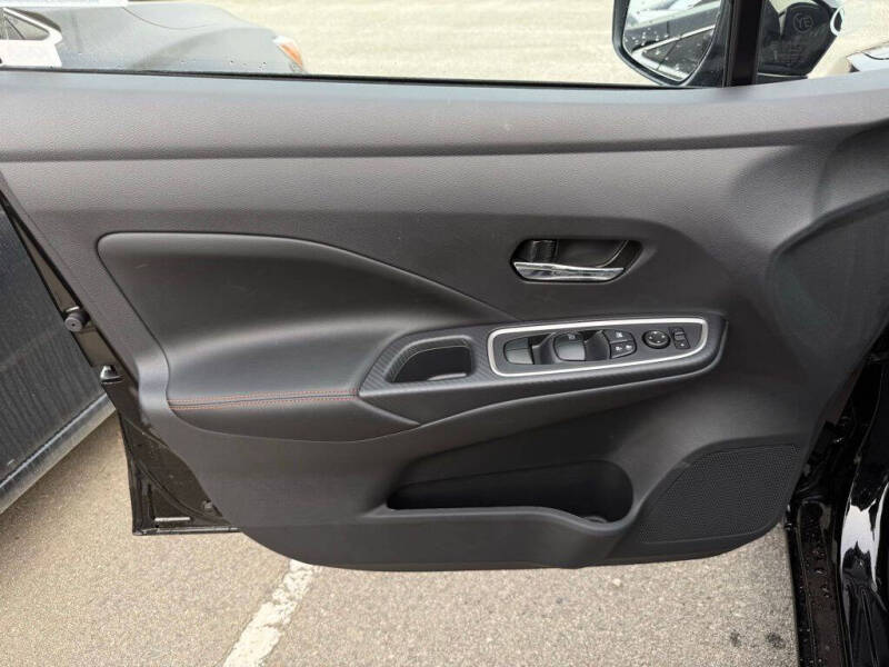 2025 Nissan Versa SR