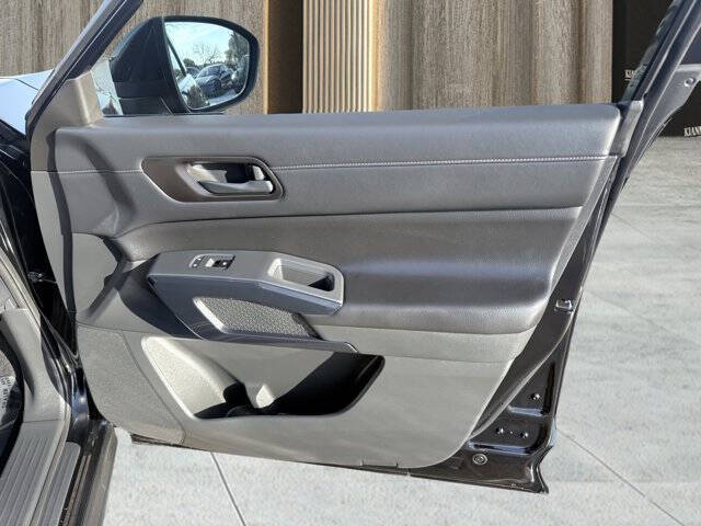 2025 Nissan Pathfinder S