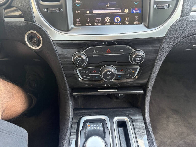 2016 Chrysler 300 Limited
