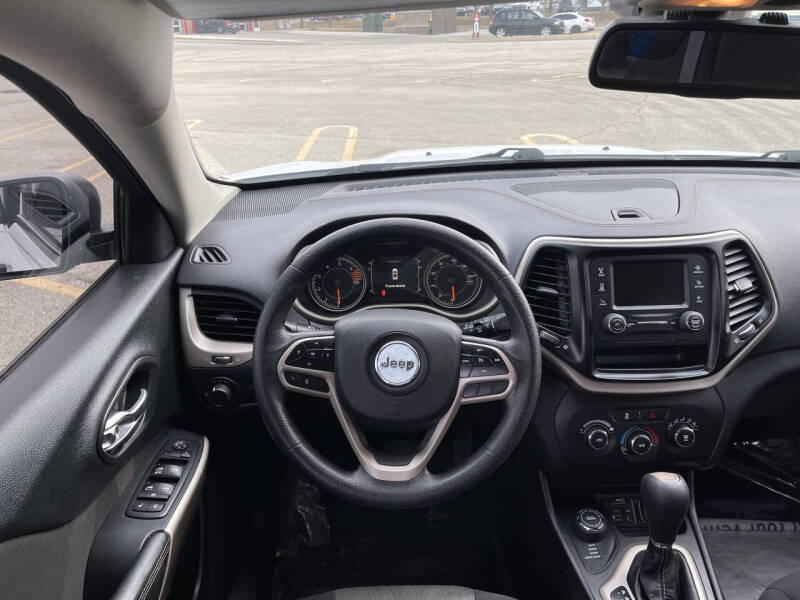 2017 Jeep Cherokee Sport