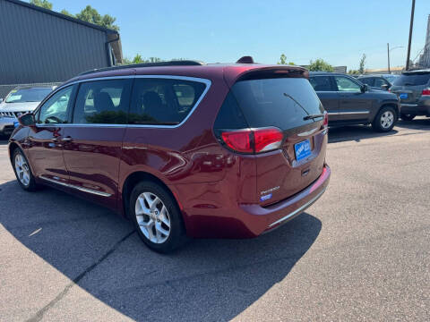 2017 Chrysler Pacifica Touring-L