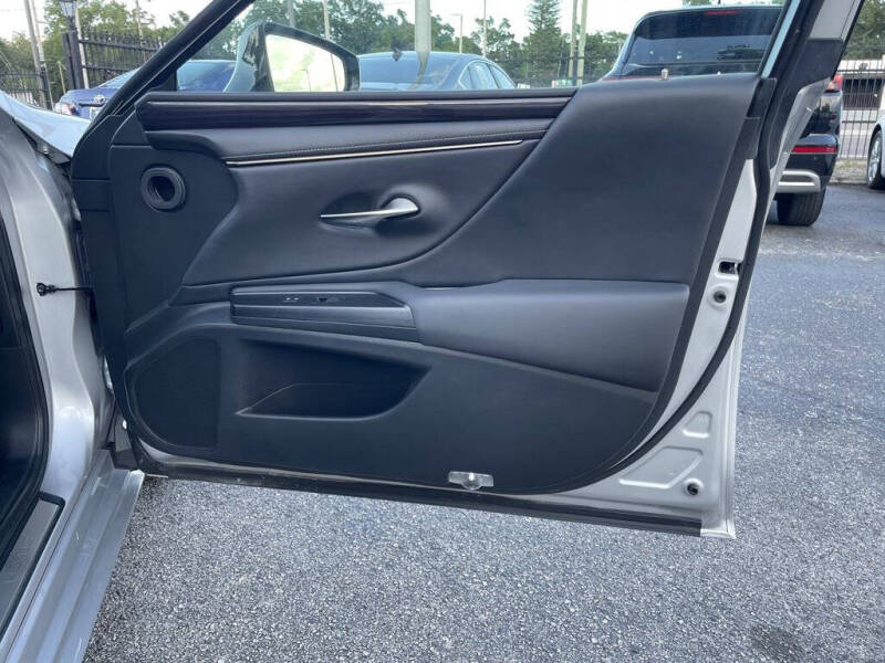 2020 Lexus ES 300h
