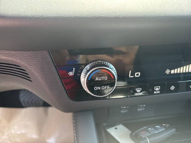 2025 Mitsubishi Outlander ES