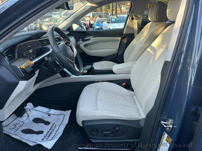 2024 Audi Q8 e-tron quattro Premium