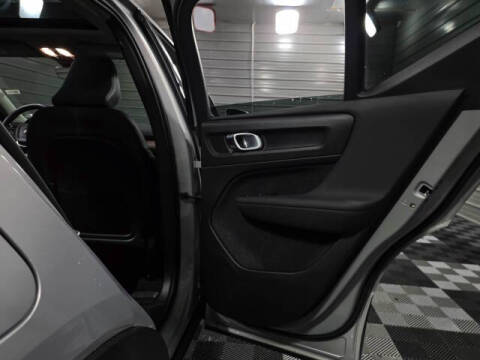 2023 Volvo XC40 B5 Ultimate Bright Theme