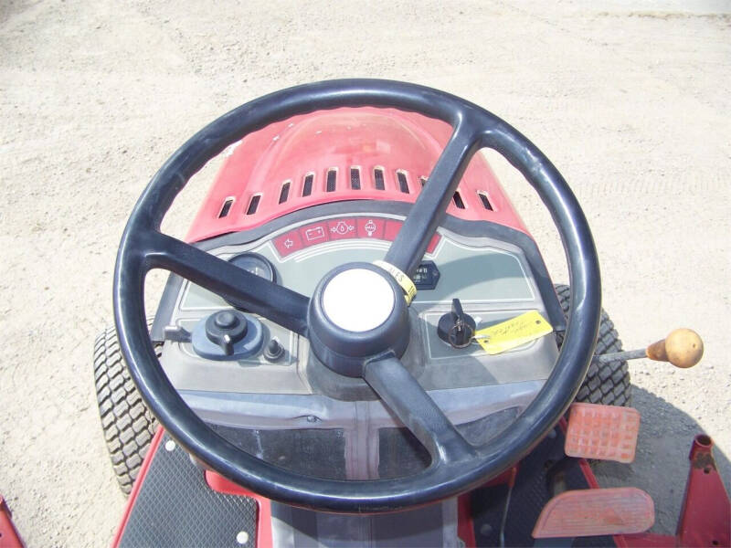 1997 MASSEY-FERGUSON GC2300