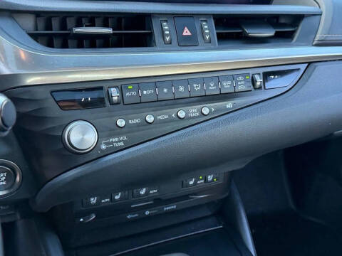 2021 Lexus ES 250