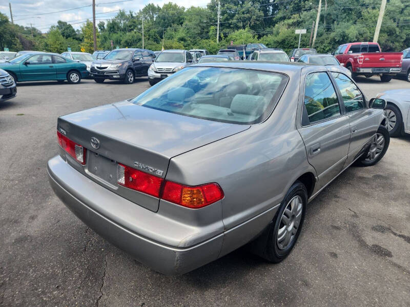 2000 Toyota Camry LE photo 7