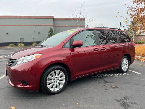 2013 Toyota Sienna for sale at Thunder Auto Sales in Sacramento CA