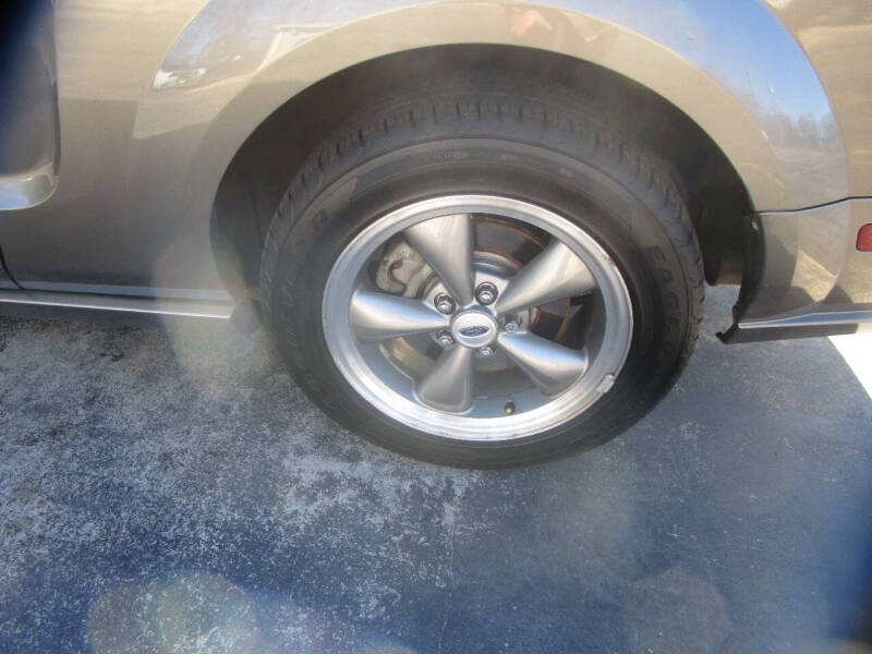 2005 Ford Mustang GT Deluxe