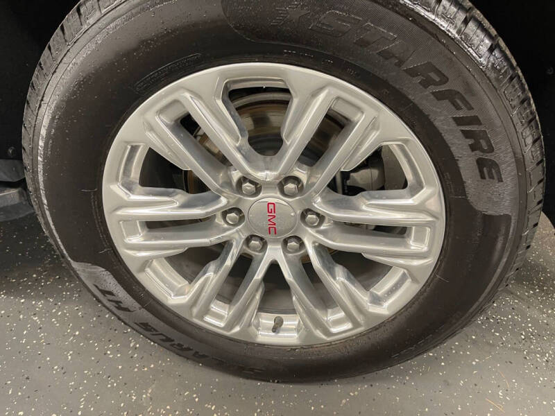 2024 GMC Yukon XL SLT