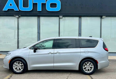 2024 Chrysler Pacifica Touring L