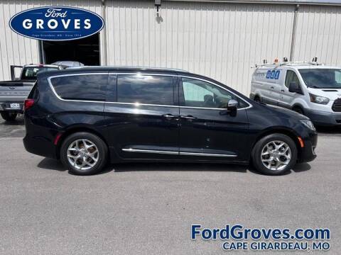 2018 Chrysler Pacifica for sale at Ford Groves in Cape Girardeau MO