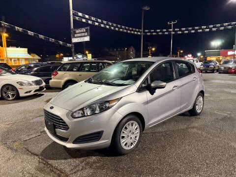 2014 Ford Fiesta for sale at SOUTH FIFTH AUTOMOTIVE LLC in Marietta OH