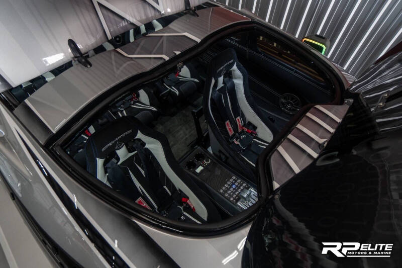 2019 Outerlimits SV43