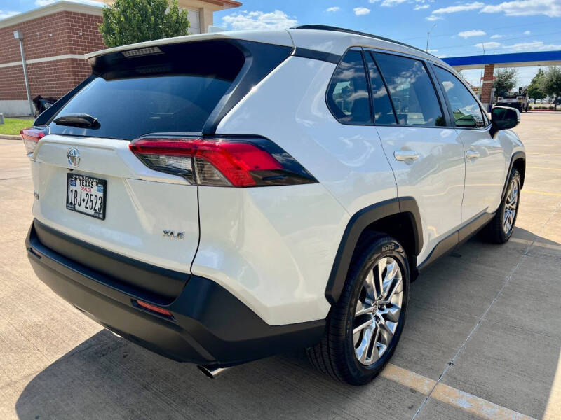 2021 Toyota RAV4 XLE Premium