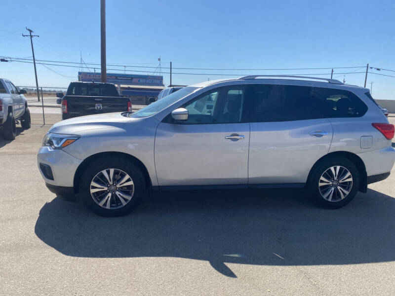 2017 Nissan Pathfinder for sale at First Choice Auto Sales in Bakersfield CA