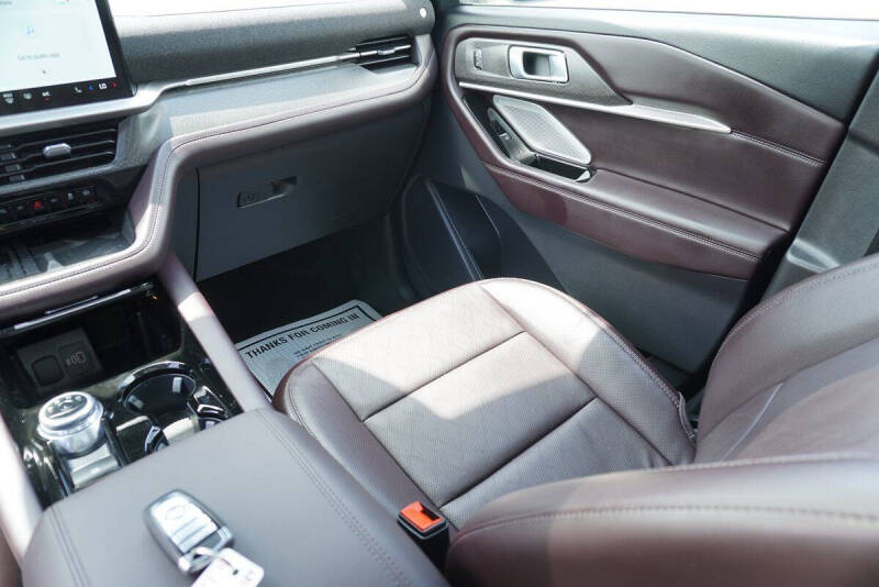 2025 Ford Explorer Platinum